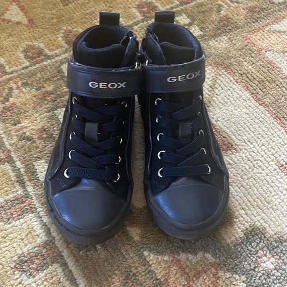 GEOX Girls Suede Sneakers Dark Blue Sz.11 - Picture 1 of 8
